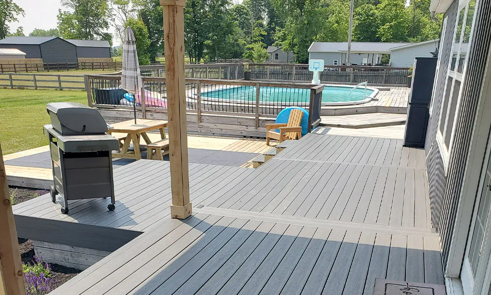 Horizontal wood fence with cap trim in Cincinnati Ohio