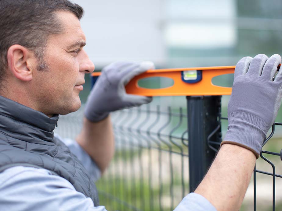 A friendly fence contracting professional