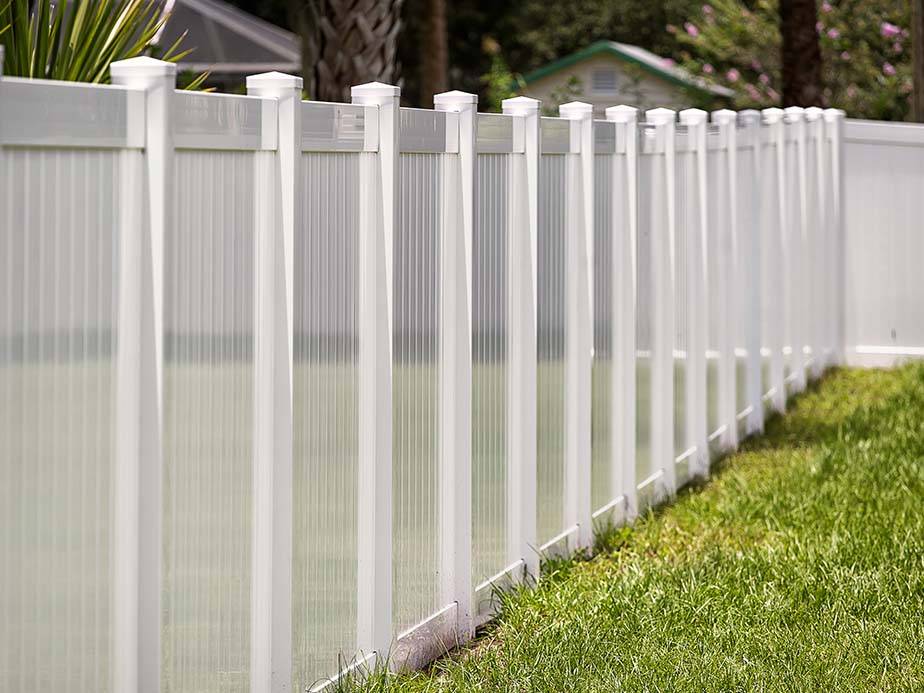 Cincinnati Ohio vinyl privacy fencing